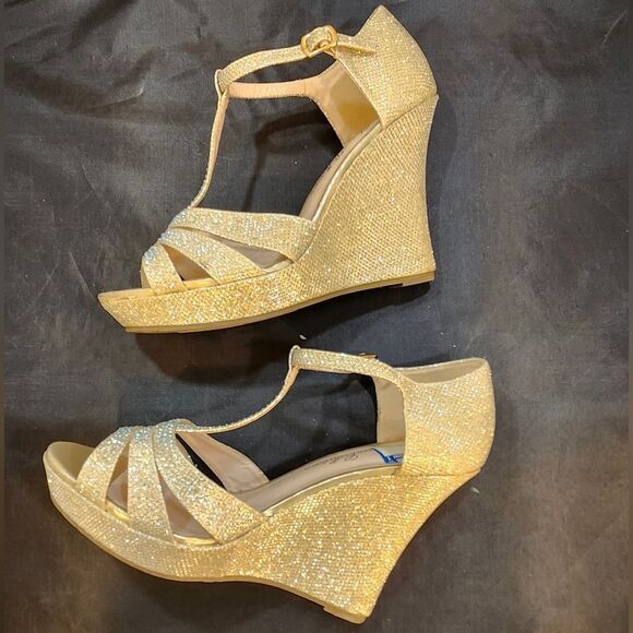 BRAND NEW DE BLOMSSOM COLLECT GLITTER RHINESTONE T-STRAP PLATFORM WEDGE SANDALS - Picture 11 of 16